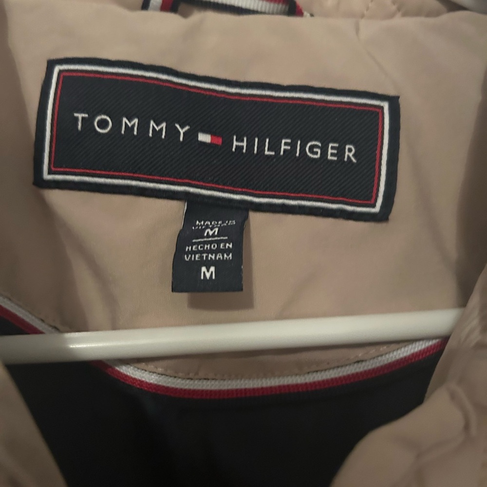 Tommy Hilfiger Tan Puffer Jacket with Quilted Design - Picture 12 of 15